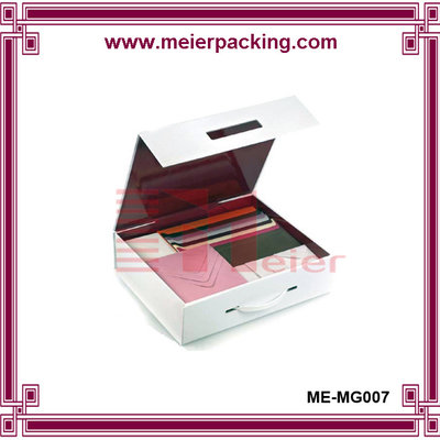 China Rigid Product Packaging colapsible storage box/Glossy White Gift Box with Plastic Handle ME-MG007 supplier