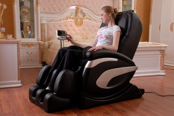 China Luxury Automatic 3d Music Reclining Zero Gravity Massage Chair With U Disk, MP3 Function supplier