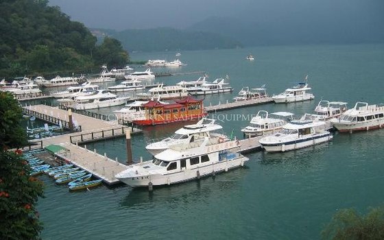 China HDPE floating pontoon floating docks Marina dock floating Marina pontoons docks supplier