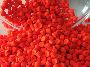 China Fluorescence Orange Pvc Masterbatch Plastic 3 - 4 Light For IP Injection supplier