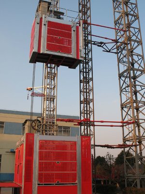 China 3.2 × 1.5 × 2.5m VFD Construction Lifts / Building Lifter High Reliability supplier
