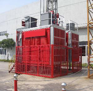 China Double Cage Building Site Hoist with 0 - 60m/min Wide Range Of Tie-in supplier
