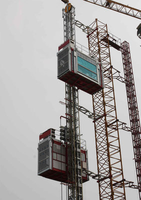 China Double Cabin Cage Hoists Material Lifting Equipment for Civil Architecture supplier