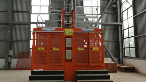China 13 Tons Material Lifting Construction Hoist with 400kg Lifting Device for Tower supplier
