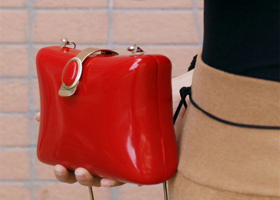 China Elegant Shell Shape Ladies Red Clutch Bag Camber Acrylic Clutch Handbags supplier
