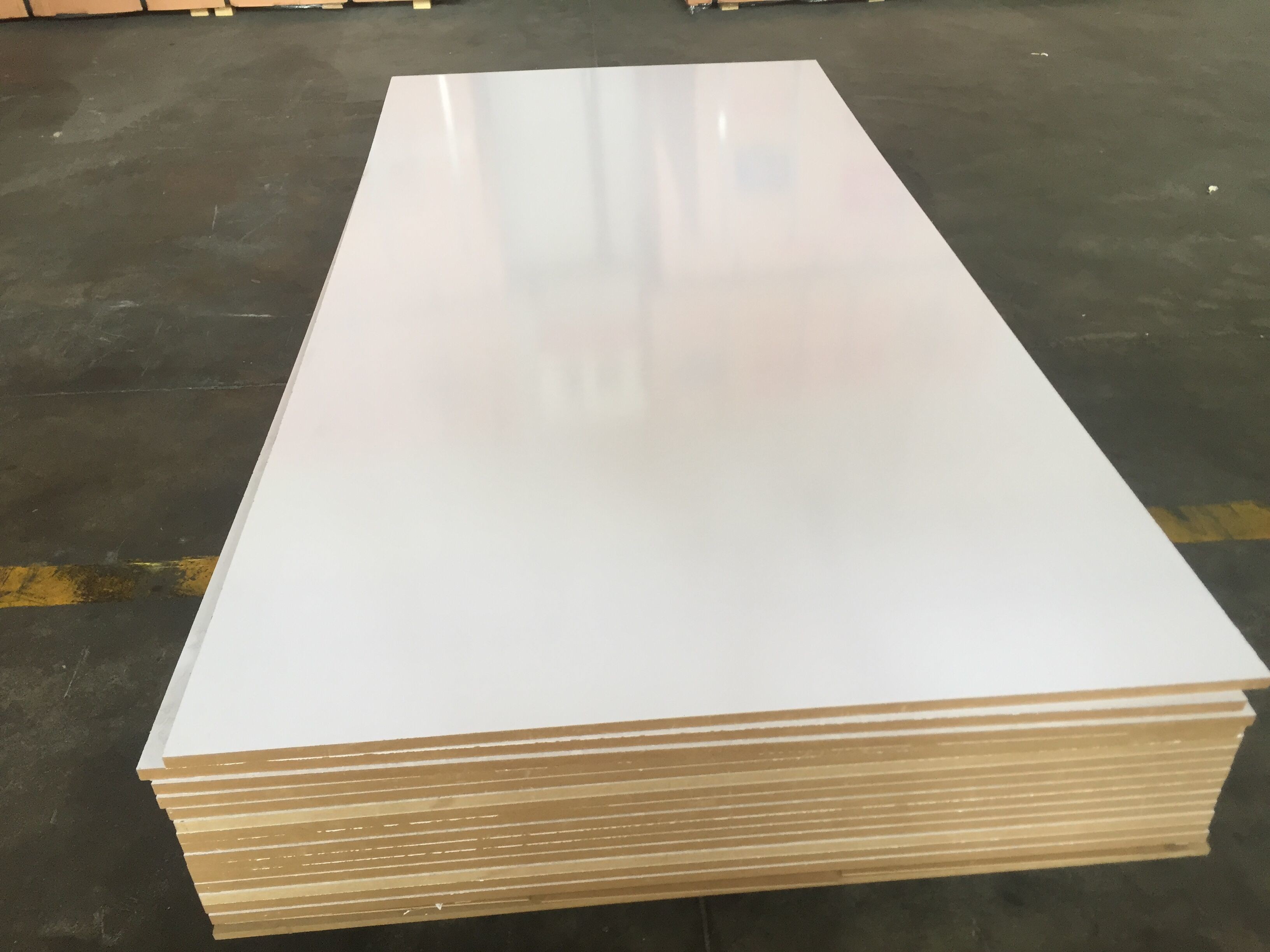 high gloss white 4x8 melamine laminated mdf board.MDF for furniture,door skin MDF,flooring MDF.12mm 15mm 18mm
