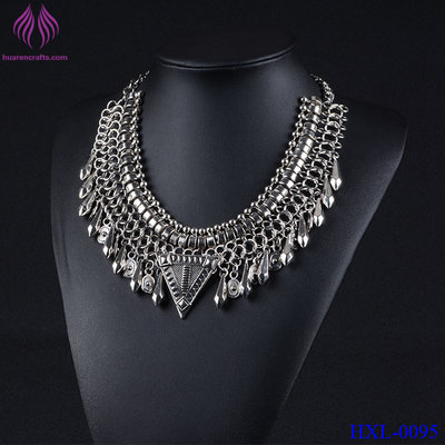 China Retro antique silver triangle rivet lady necklace supplier