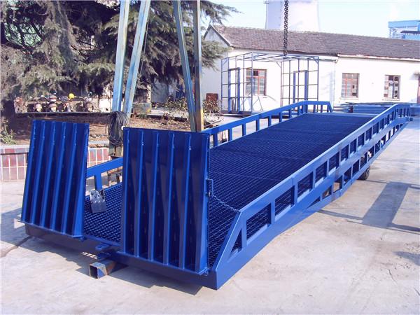 Anti skid steel Loading Dock Ramps / dock to ground ramps for logistics center working place