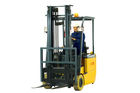 China 1.8T Narrow aisle small electric forklift / three wheel forklift distributor
