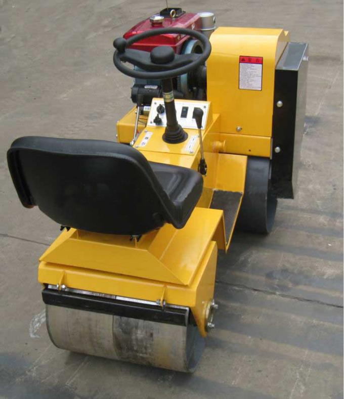Water-cooled  ride on double drum tandem vibration compactor Roller