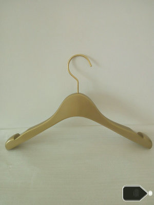 China China Wholesaler Special Customize Ashtree wooden hanger for clothes shirt suit coat skirt with notch on shoulder supplier