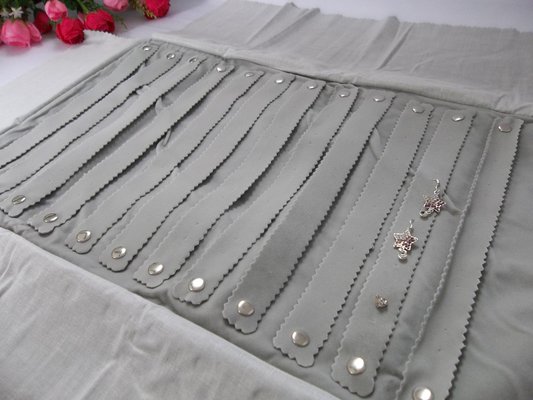 China Grey Velvet Jewelry Roll Environmental Friendly Travel Portable Organizer supplier