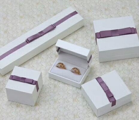 China Velvet Or Leather Inside Paper Jewelry Boxes For Pierced Earrings / Pendant supplier