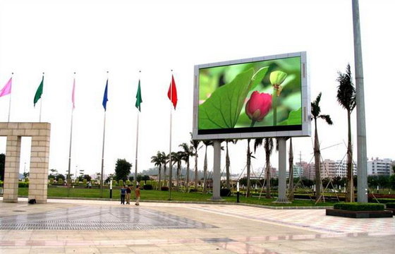 China PH8mm Outdoor Full Color LED Display Waterproof With 15625 Pixel Density supplier