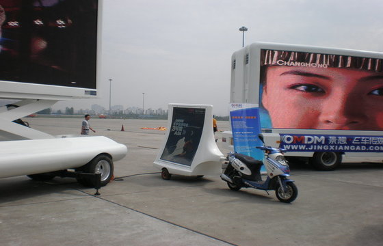 China SMD Outdoor Led Display Screen Mobile Truck Advertising With Gapless Connection supplier