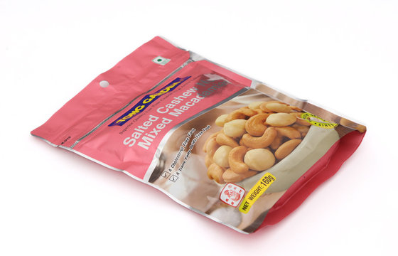 China Customize Foil Stand Up Plastic  Bags For Packing Nuts supplier