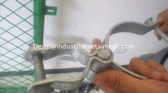 China ISO: 9001 China supplier 50x50mm, 25x25mm, 60x60mm chain link fence with barb wire arms supplier