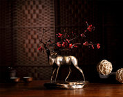 Handmade Creative Abstract Metal Cast Brass Sika Deer Statue with Plum Blossom Collectable Table decorations Sculpture