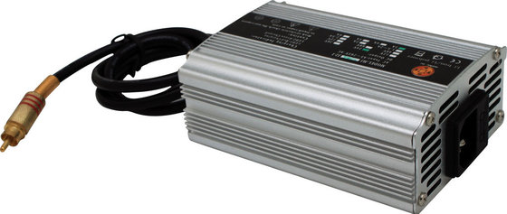 China 12V/24V 10A/20A Universal Lead Acid/Solar Automatic Car Battery Charger supplier