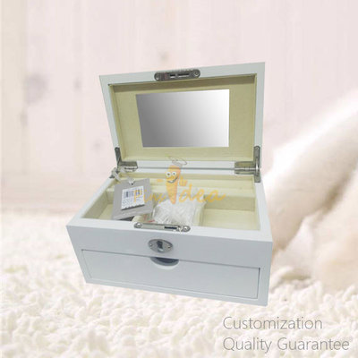 China Women's Vacation Gifts MDF White Wooden Jewelry Storage Chest Box with Mirror and Key , Personalized Logo Brand. supplier