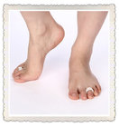 Hammer toe claw toe deformity toe hallux valgus correction points to correct overlapping