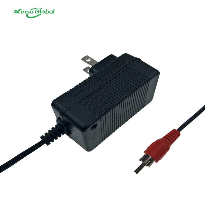 Portable battery charger 12.6V 1A Li-ion battery charger Made in China