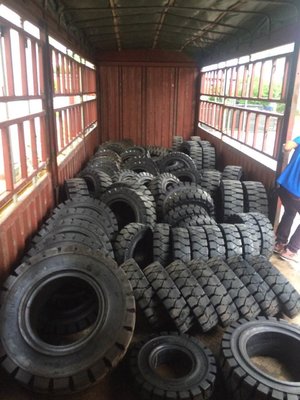 China Solid Tyre for Forklift Tyres Prices of Forklift Spare Parts Factory Price 3.5t forklift truck tire 7.00-15, solid tire supplier