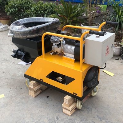 China Electric three-phase cement mortar plaster spraying machine in India supplier