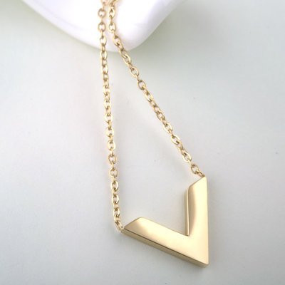 China Fashion Pendant Stainless Steel Jewelry Necklace， V sharp necklace with gold color supplier