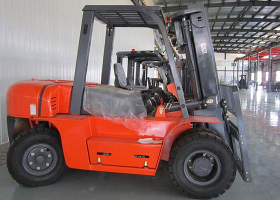 China 2500kg Lifting Capacity Solid Tyre Diesel Telescopic Forklift Truck , Material Handling Forklift supplier