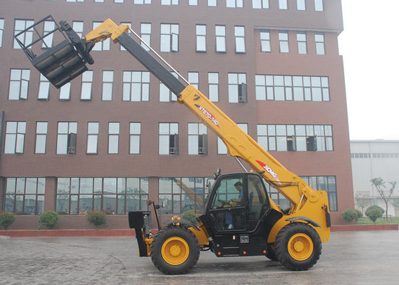 China 16.7 m Lifting Height Rough Terrain Telescopic Forklift With Cummins Engine supplier