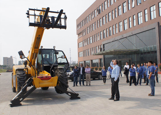 China 2.5ton 7000mm Lifting Height Telescopic Forklift With Bucket Attachments supplier
