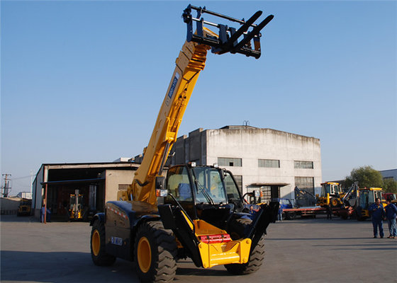 China Rated Load 2500kg 7000mm Lifting Height Telescopic Forklift With Deutz Engine supplier