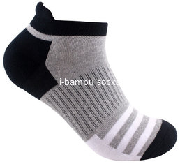 China men's custom grip socks supplier