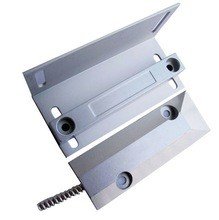 China Magnetic roller shutters in zinc-alloyed with gap of 50-70mm supplier
