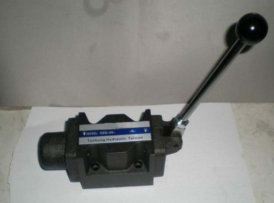 China Hand Operated Hydraulic Directional Valves 25mp Maximum Operating Pressure supplier