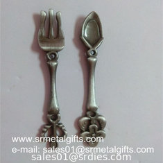 China Antique Pewter Memorabilia Spoons, Relief Designed Vintage Souvenir Spoons supplier