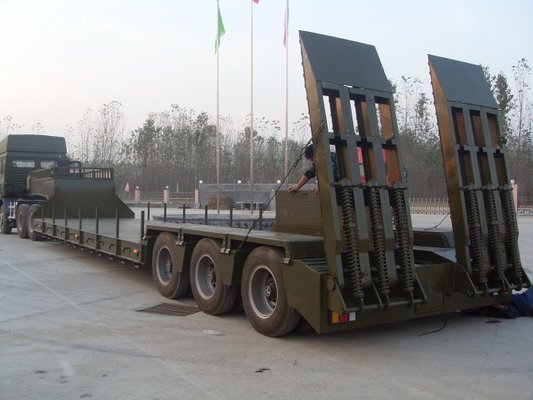 China Green Red Low Bed Semi Trailers With Hydraulic Mechanical Suspension supplier