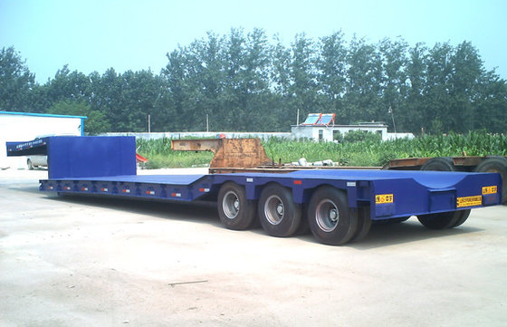 China 80 Tons Gooseneck Low Bed Semi Trailer For Construction High Performance supplier