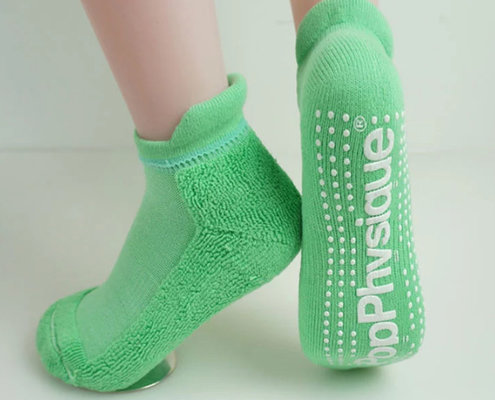 China Fashion Green Cotton Blend Yoga Grip Socks For Adult Casual Type Yoga Socks Amazon supplier