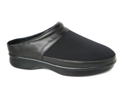 China Men's Leather Slip-on Therapeutic Wide Diabetic Shoes Comfort Footwear supplier